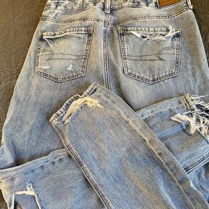 American Eagle womens boyfriend fit distressed. Baggy fit size 8Long worn once!